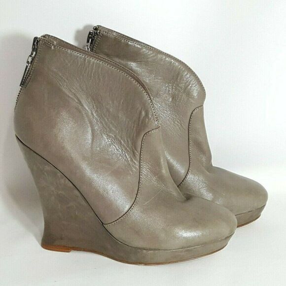 Alexandre Birman Leather Ankle Boot Gray Wedge Heel Zipper Sz 7.5 - Picture 2 of 8